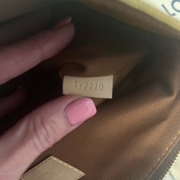 Authentic Louis Vuitton Etui PM .. brand new never used - Picture 7 of 9